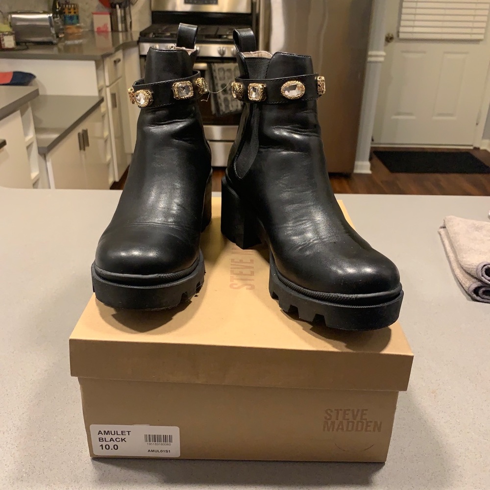 Steve Madden Amulet Boots sz 10